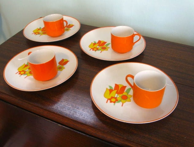 Mod Tulip Dinnerware Set in Orange Yellow Green