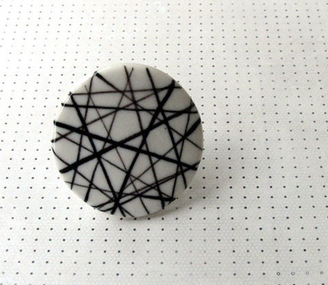 Porcelain ring crossing lines round