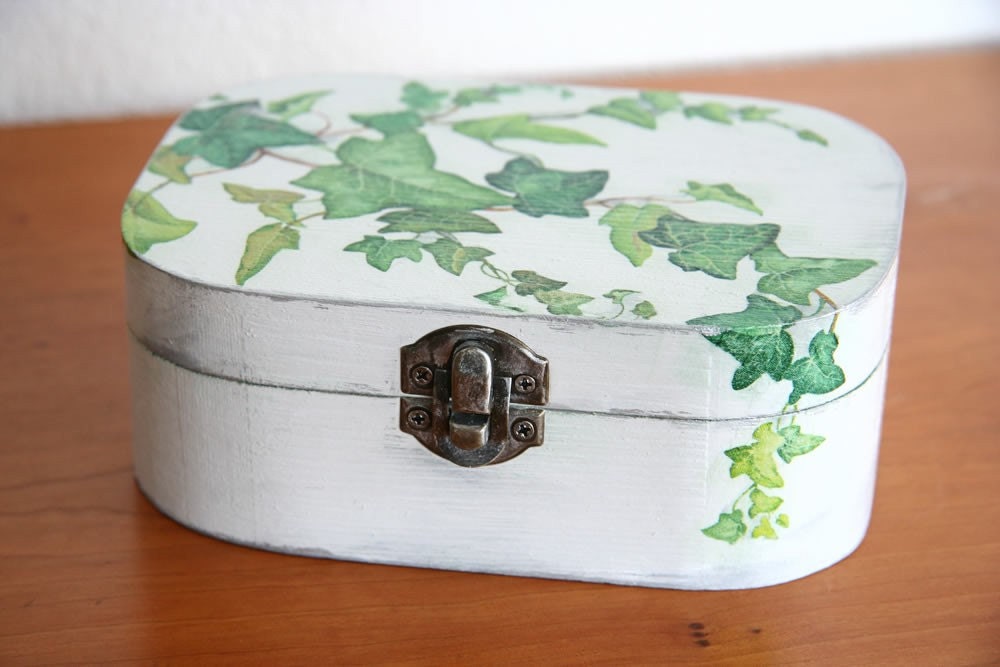SALE - Ivy Box