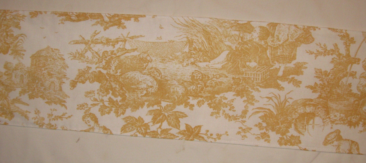 YELLOW LOVERS TABLERUNNER