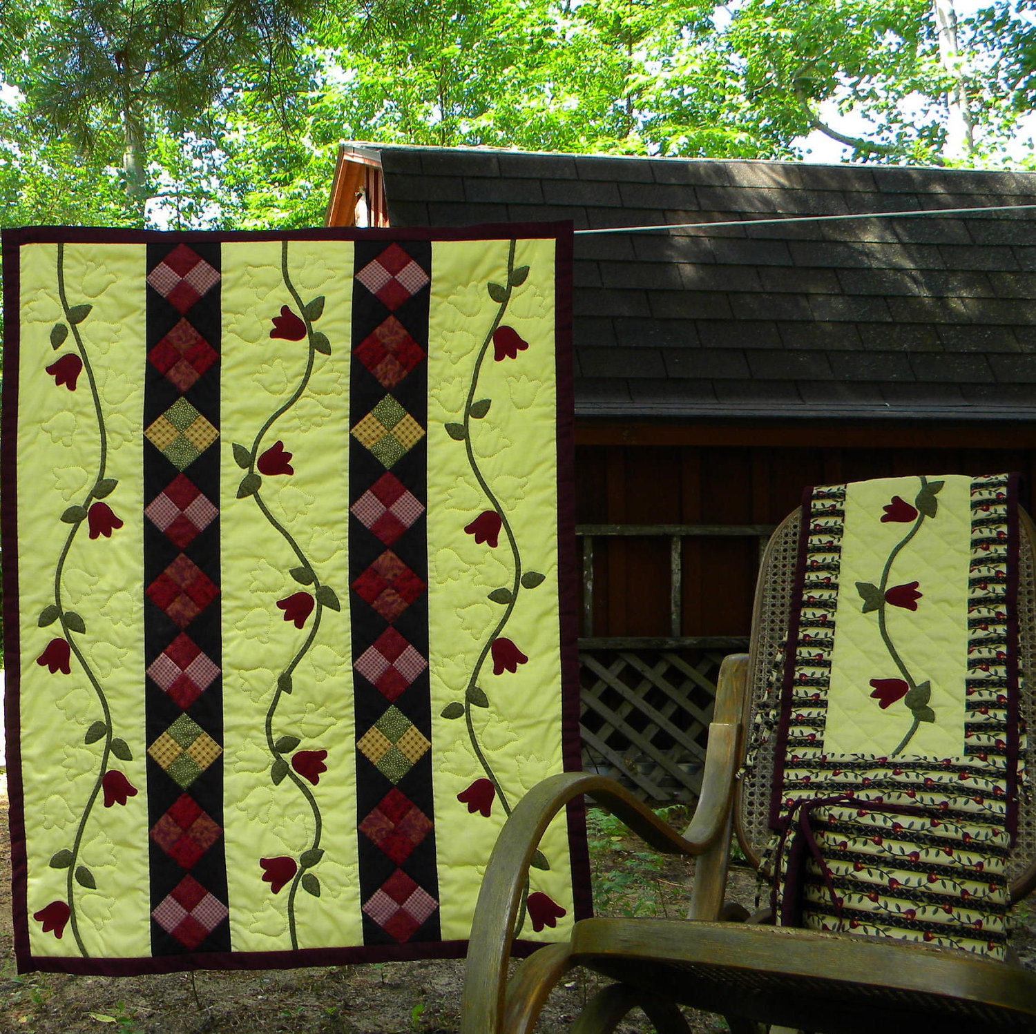 Heirloom Crib Quilt, Applique Tulips, 39x30 inches