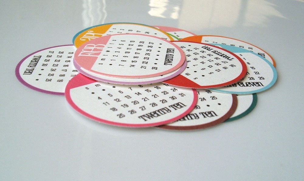2011 Colorful Full Calendar Circles - 1.5in