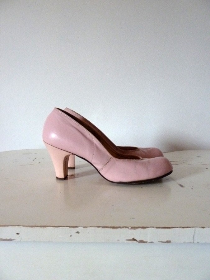 50s PINK bubblegum pinup heels .. 5.5 / 6