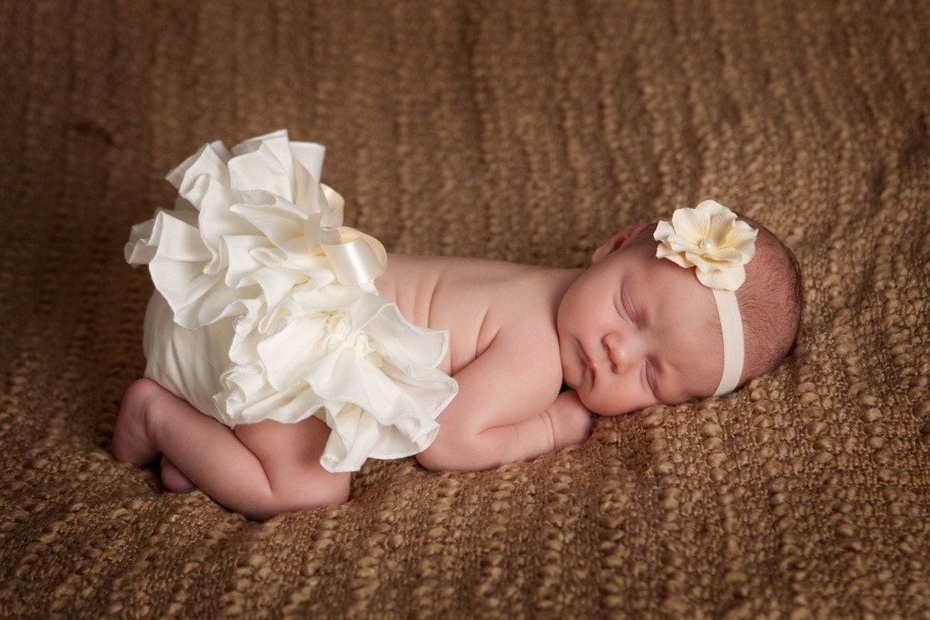 Sassy Fancy Ruffle Panty, Sweet Ruffle Pants, Ruffle Bloomers, Fancy Pants, Handmade Sassy Britches Ivory Photo Prop