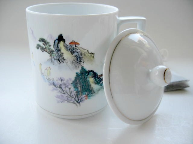 Tea Mug with lid- Vintage Chinese Porcelain Tea mug