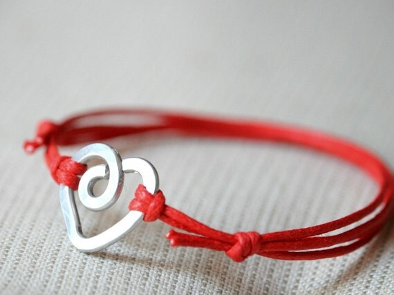 Heart Red Bracelet  - Aluminium wire and waxed cotton - Women and Unisex bracelet - Vegan friendly