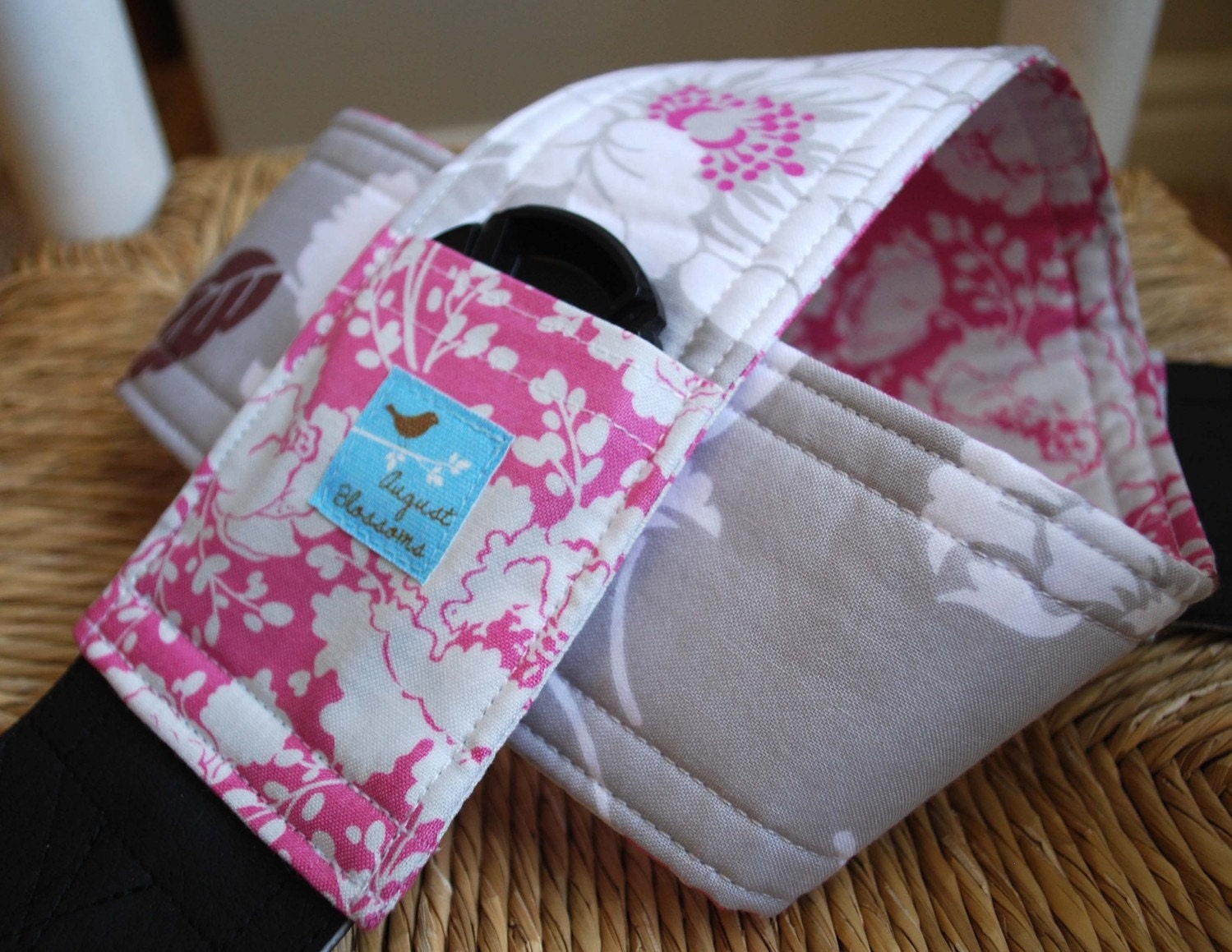 Camera Strap Reversible Lens Cap Pocket Gray and Pink Dolce