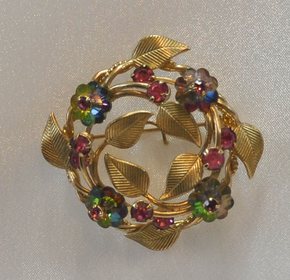 1960s Margarita Rhinestones Open Design Gold Plated Floral Wreath Pin
