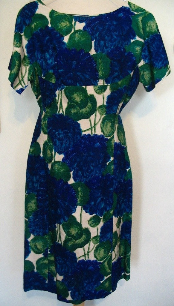 Beautiful White Green Blue Chrysanthemum Print Dress Size 6-8