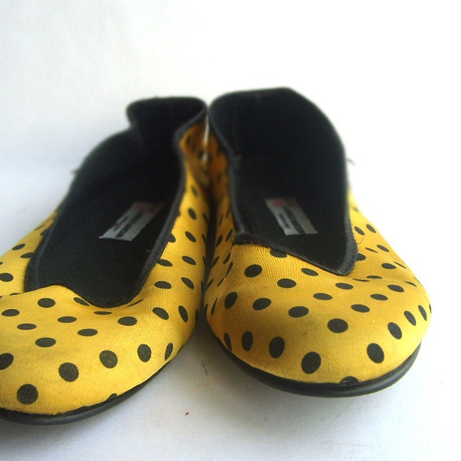 1980s Guess Black and Yellow Polka Dot Satin Flats. Size 8.5