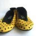 1980s Guess Black and Yellow Polka Dot Satin Flats. Size 8.5