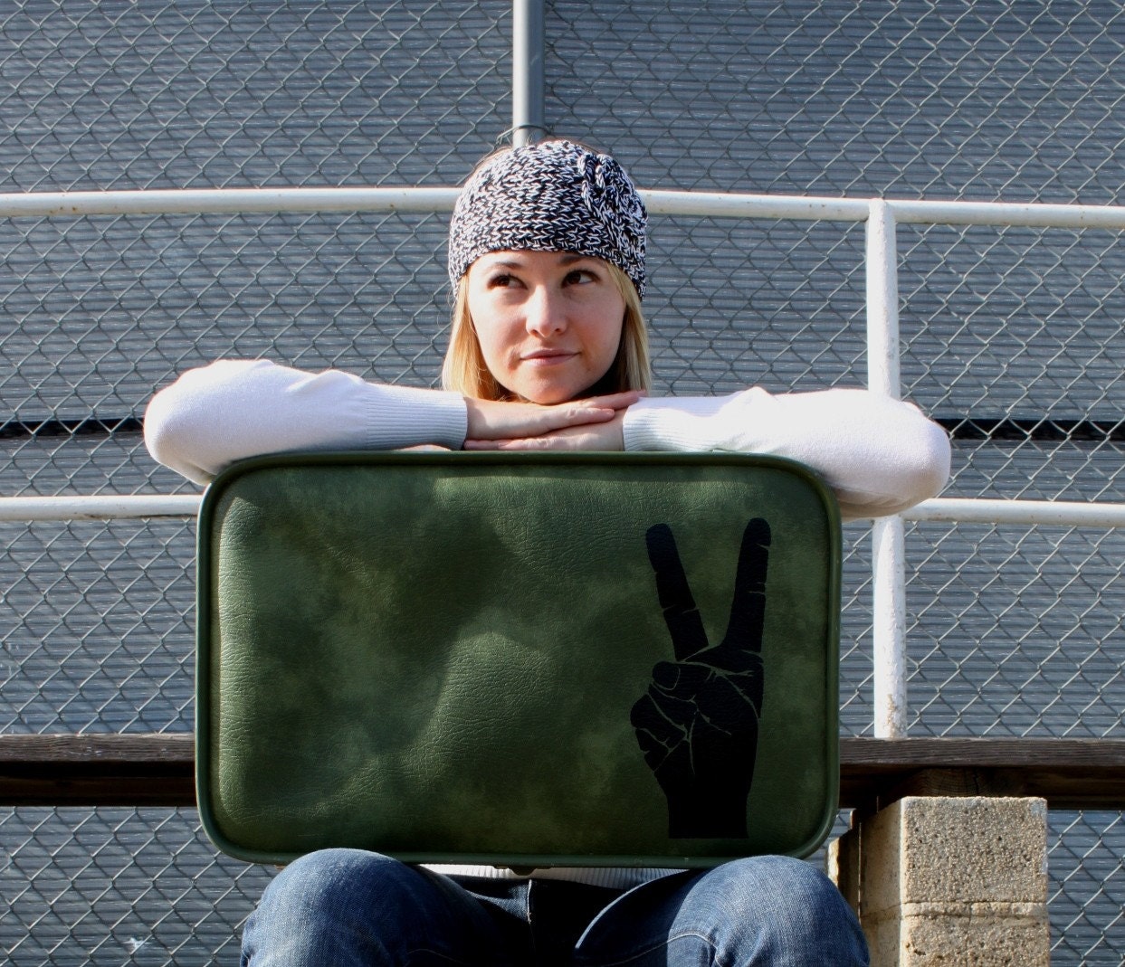 VINTAGE green SUIT CASE- Peace Out