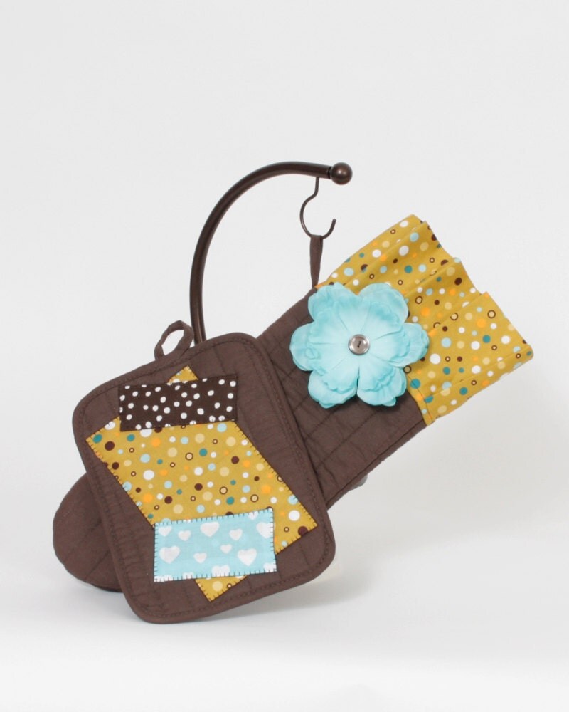 Oven Mitt Pot Holder kitchen set Polka Dots and Hearts Browns Blues Yellows Oranges
