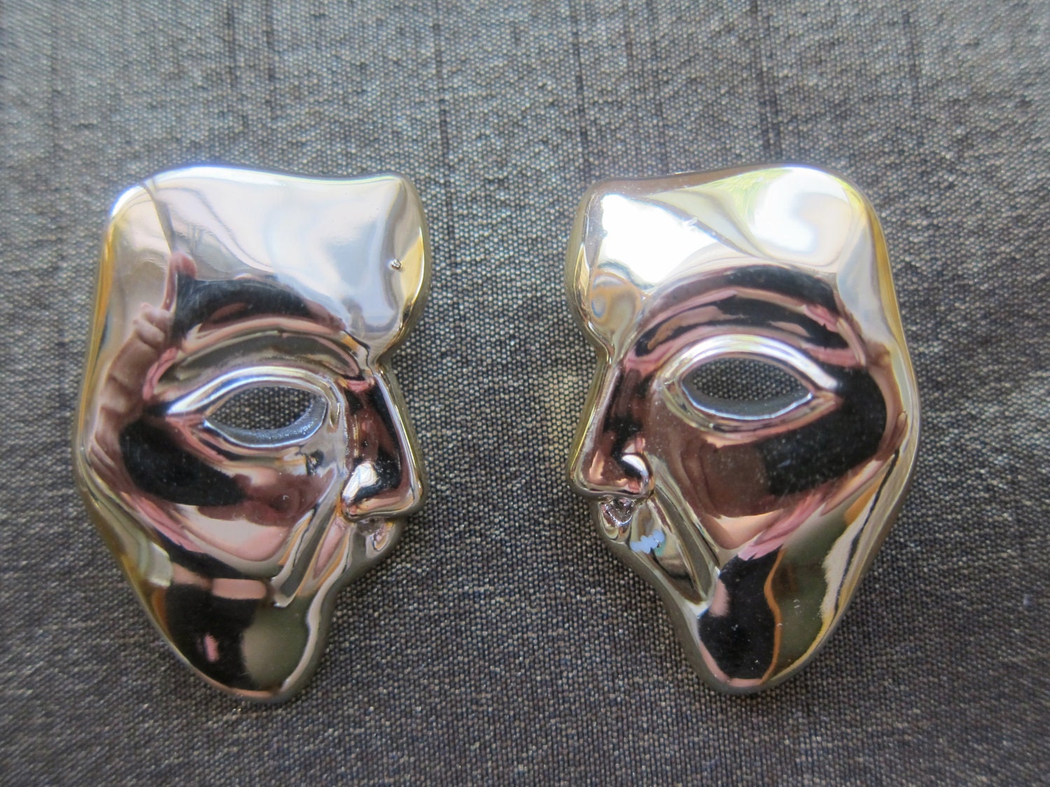 Phantom of the Opera Mask Gold Earrings EAP0130001