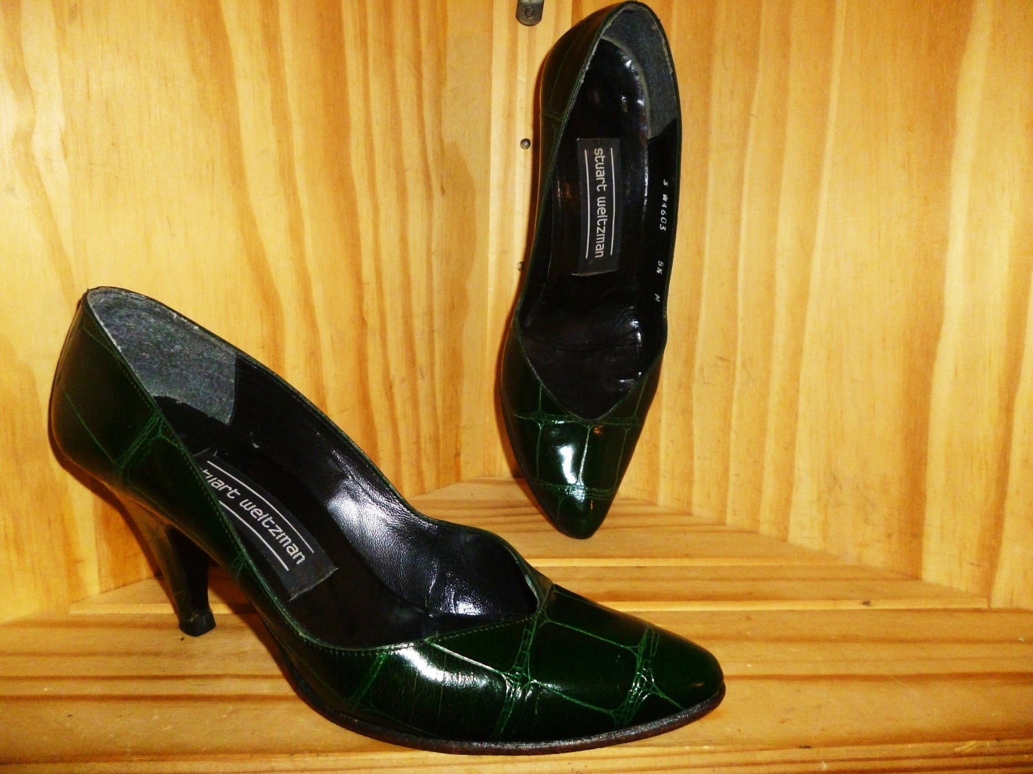 Alligator Feet Vintage 80's or 90s Stuart Weitzman Green ALLIGATOR Embossed Leather Pump Shoe Heels marked 5 1/2 M