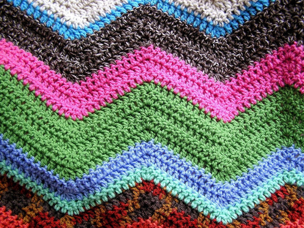 chevron zig zag baby blanket toddler afghan lap robe lapghan granny ripple multi color variegated stripes crochet