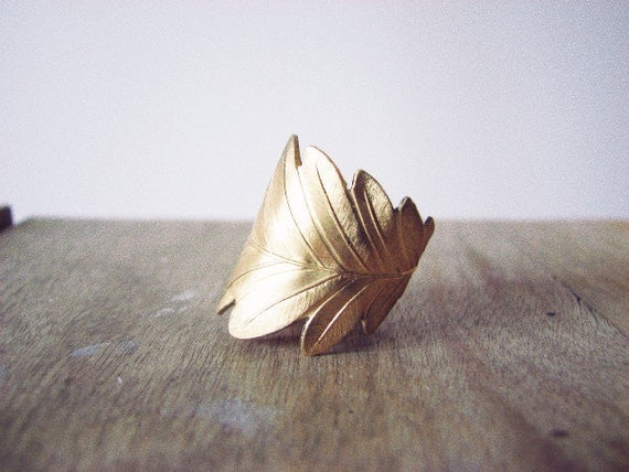 Wide leaf - brass ring