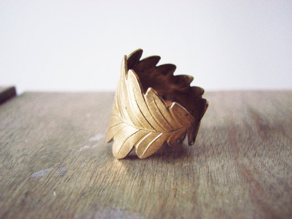 Wide leaf - brass ring
