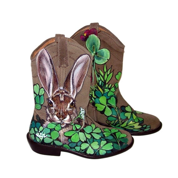 Sale - Handpainted Rabbits in Clover tan suede ankle boots - teens / girls / ladies - size 6M - Steve Madden Lasoo