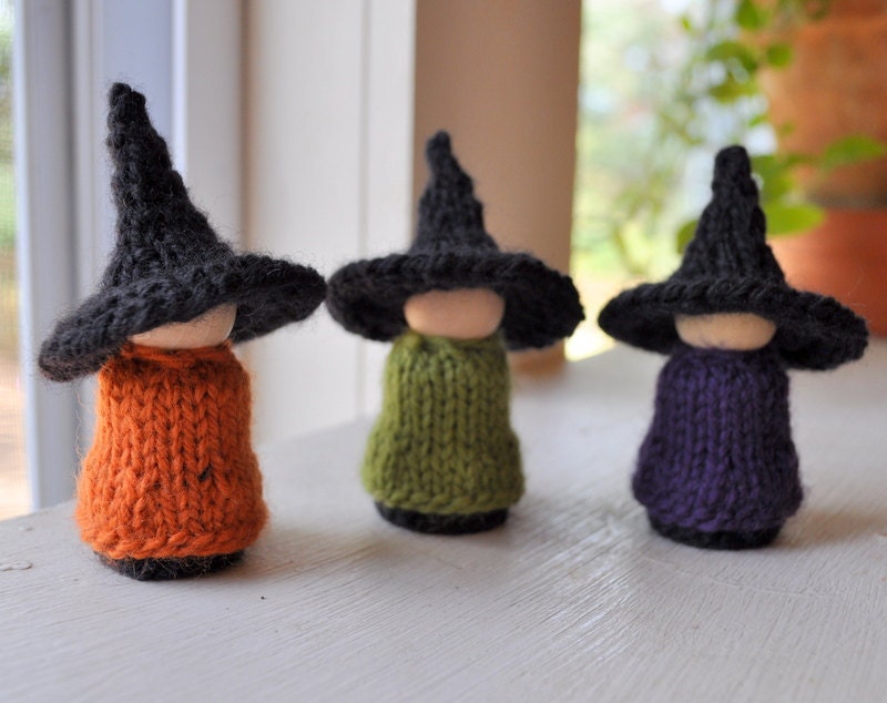 WALDORF KNITITNG PATTERN-Three Halloween Witches