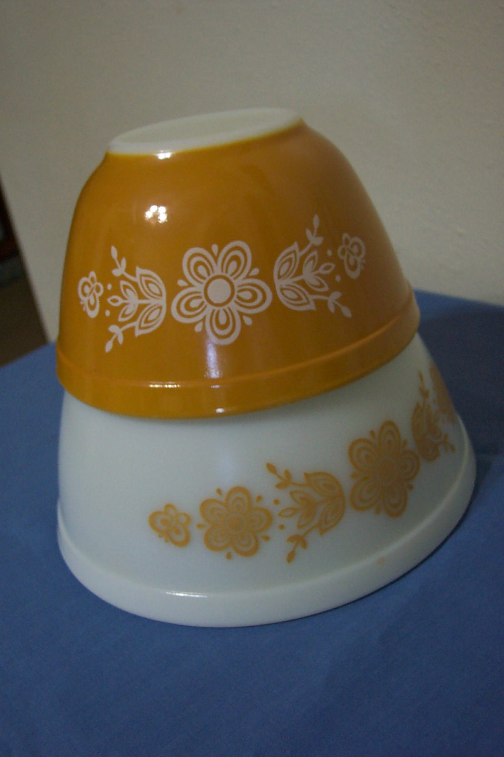 Pyrex Butterfly Gold Nesting Bowls Mixing Bowls