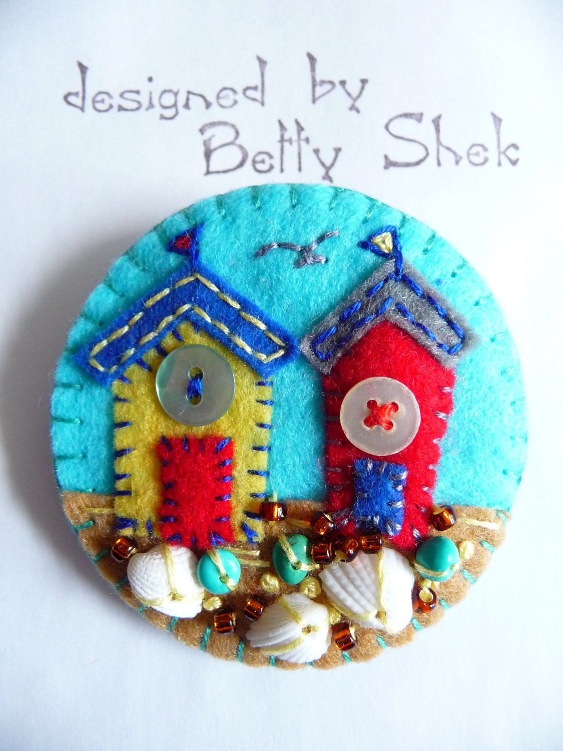 ES712/085  Beside The Seaside Theme -  Beach Hut Handmade Felt Brooch