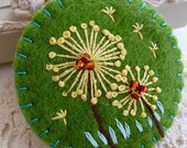 ES550/044 -  Dandelion inspired handmade felt brooch - Olive