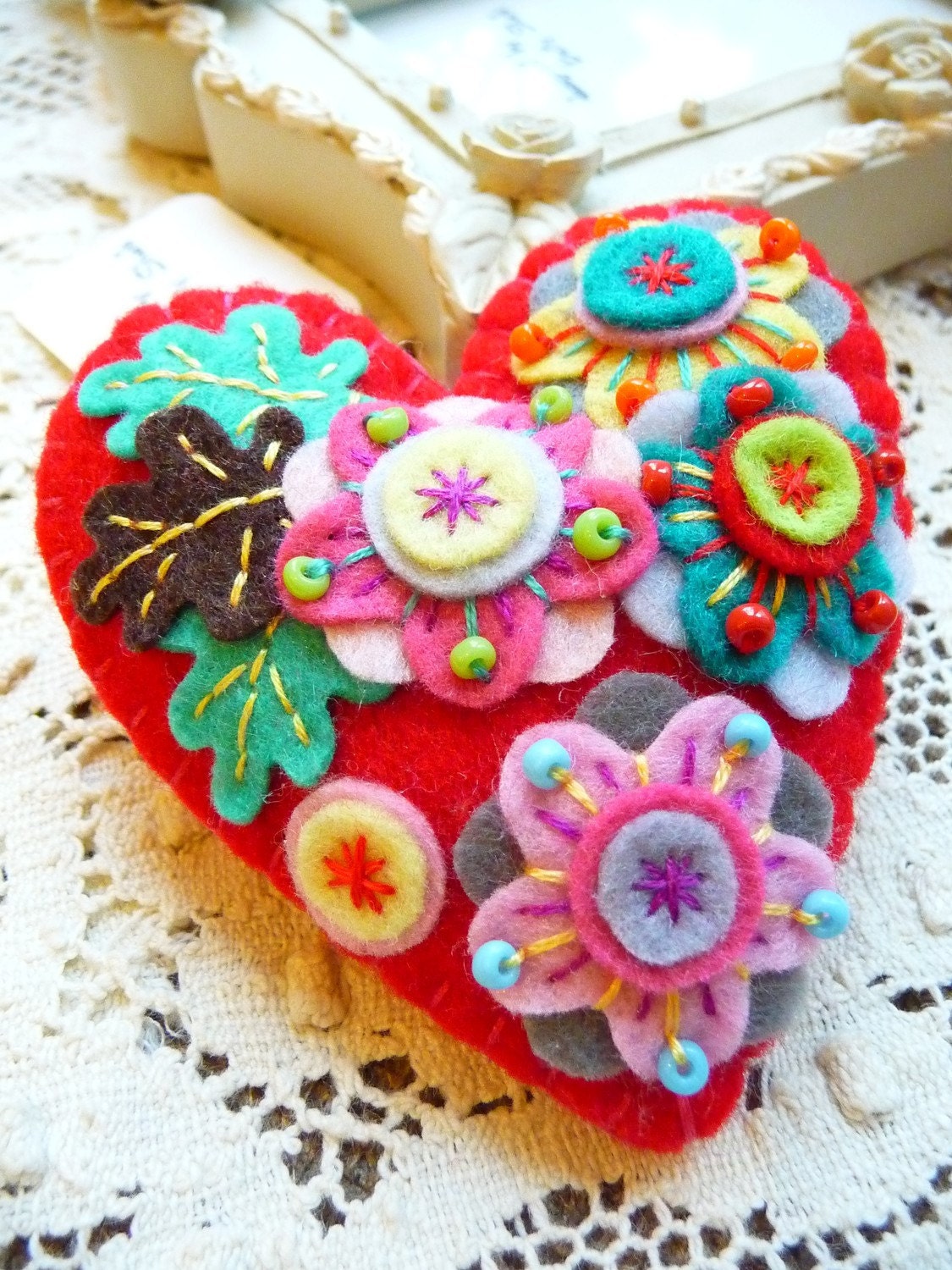 ES449/008 - Japanese Art Inspired Heart Shape Felt Brooch - Red