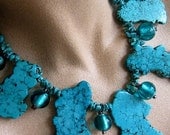 BOLD BUT BLING-FREE TEAL AND TURQUOISE BLUE STATEMENT NECKLACE