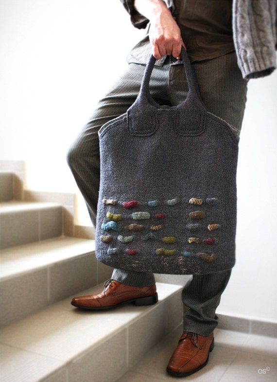 SALE 30%  S-UNIVERSAL / Unisex grey felted messenger handbag OOAK