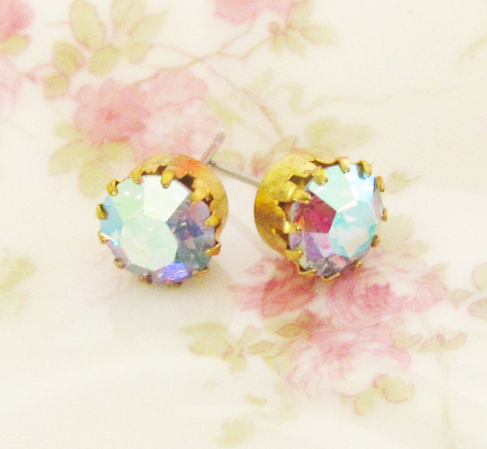 Vintage Iridescent Blue Purple Faceted Glass Rhinestone Gold Tiffany Setting Post Earrings