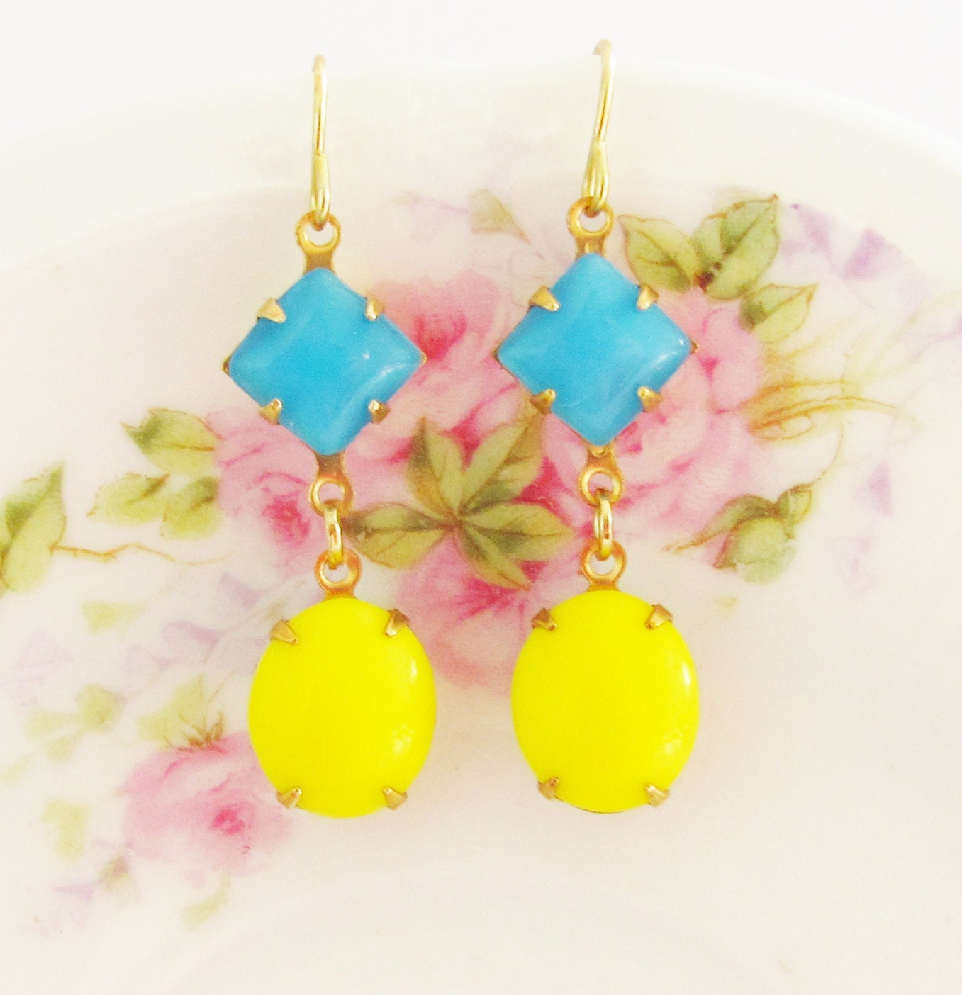 Vintage Lemon Yellow Oval Turquoise Blue Jewel Glamour Earrings