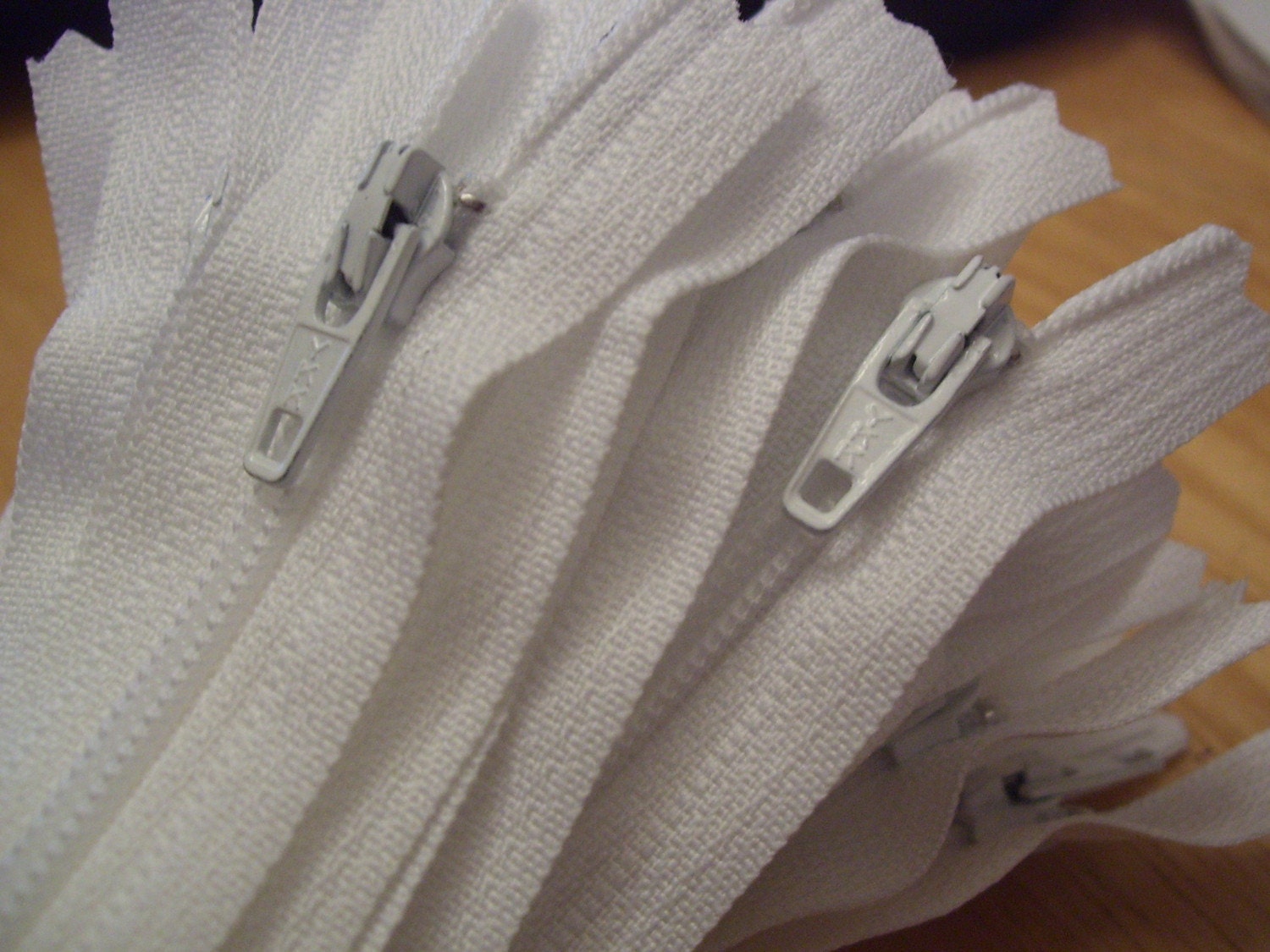 7 inch zippers - 100 white 7 inch YKK zippers