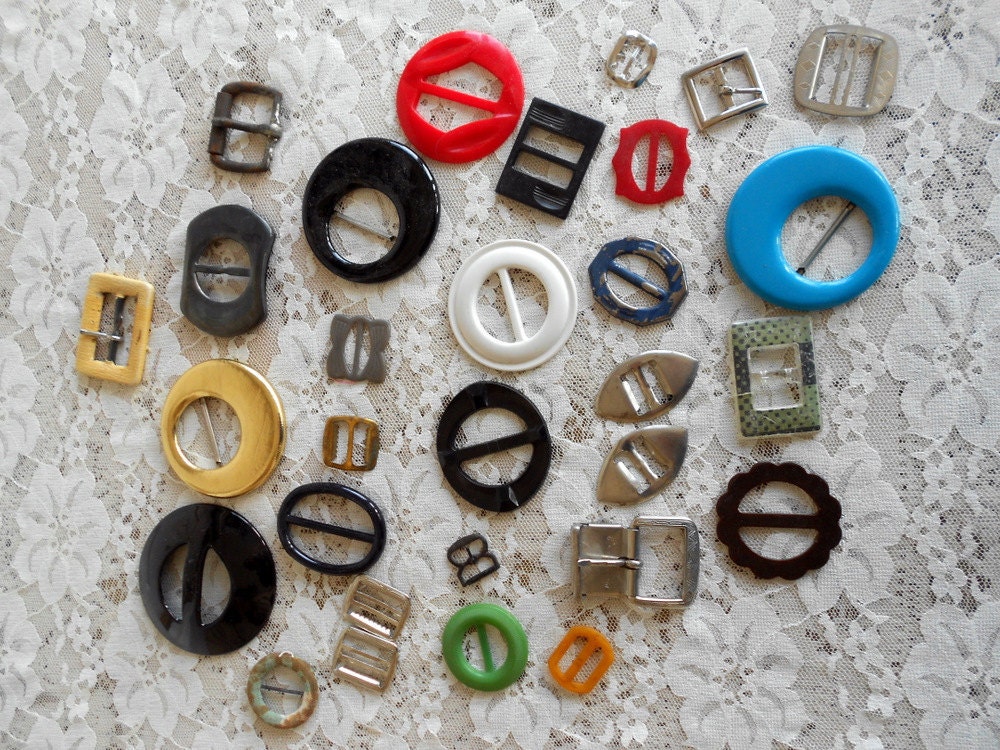 Vintage lot Old Buckles Bakelite Red Green Black Metal and more