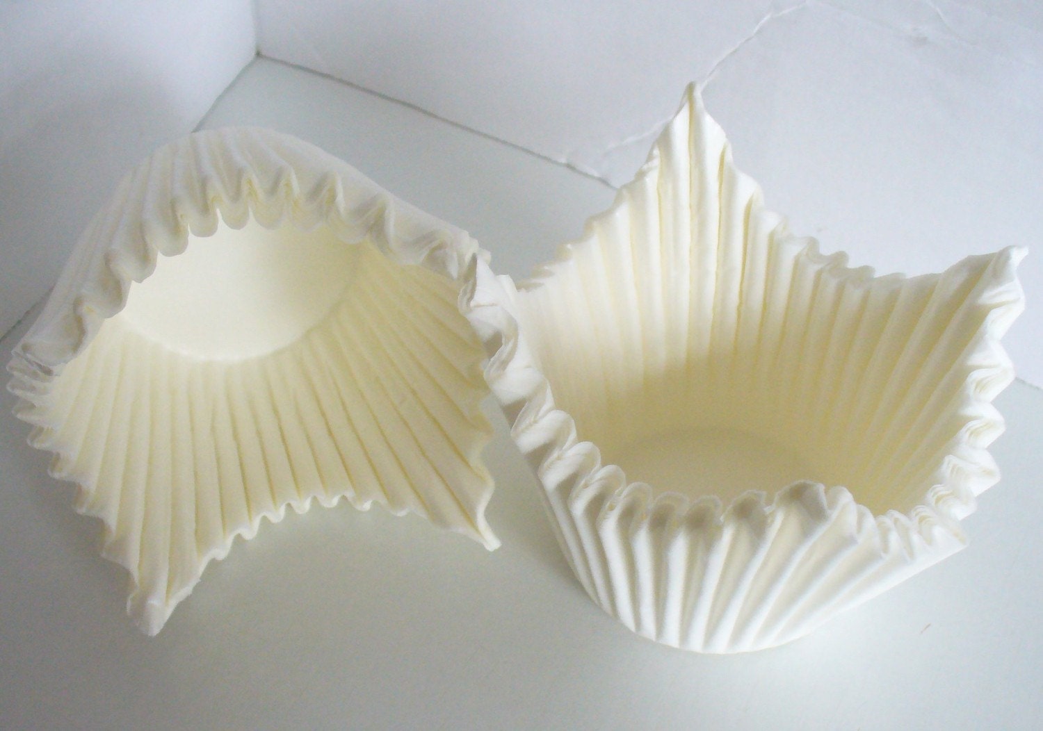 White Muffin Cases with Points - 50 in pack