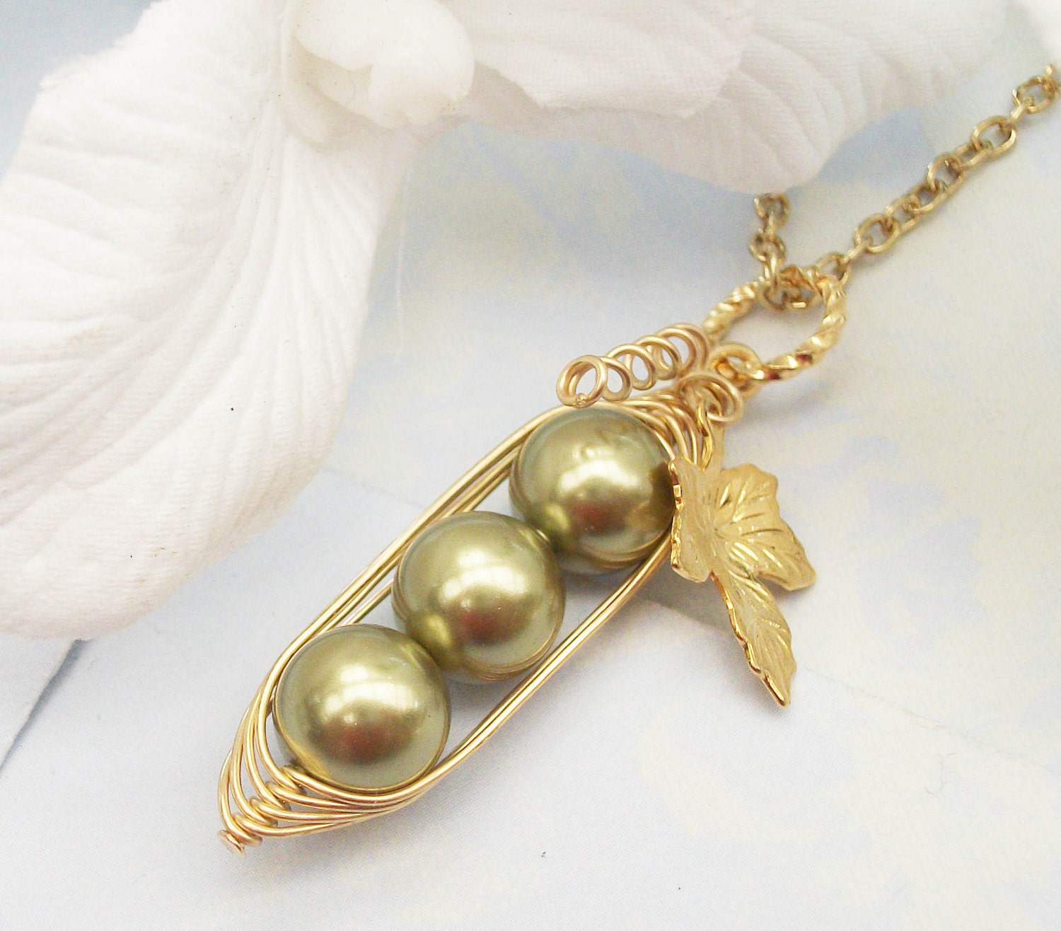 Three Peas In A Pod Gold Pendant  Necklace. Brides, Bridesmaids, friends, Sisters Mothers - Swarovski Pearls