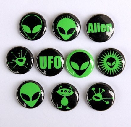 Green Aliens Set of 10 - Pinback Buttons Badges 1 inch