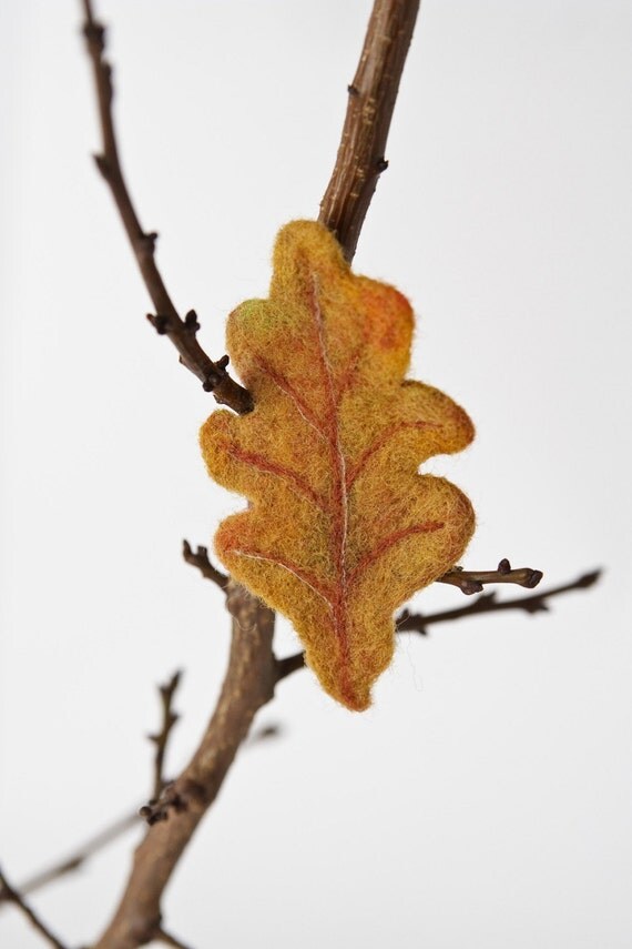Needle felted brooch ''oak leaf'' custom made to order