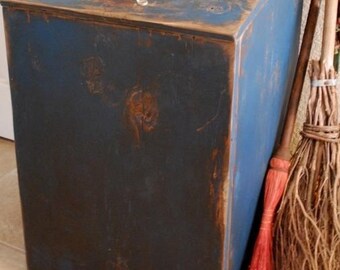 Primitive Garbage Can Trash Bin Cupboard Cover Box