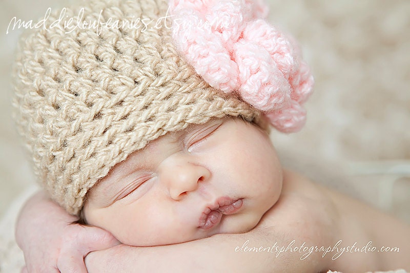 0-3 months Oat colored cloche with light pink flower