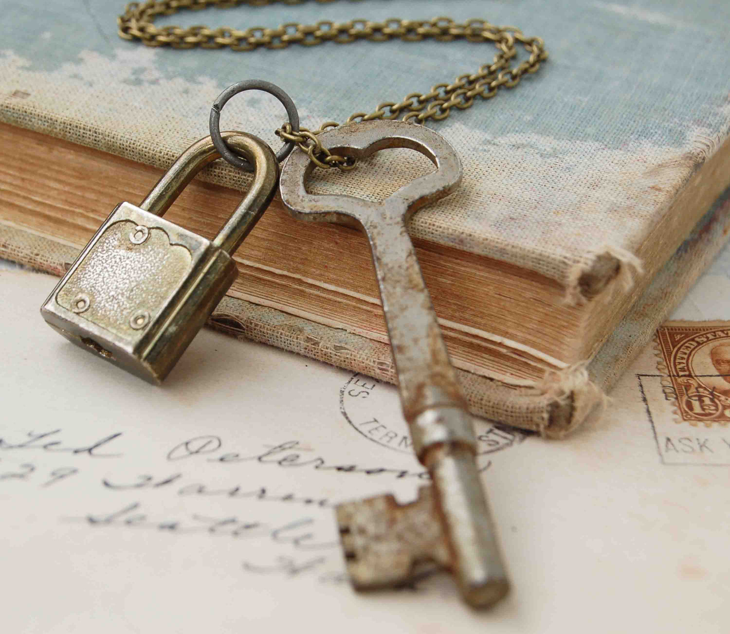 Vintage - LOCK and  KEY Necklace