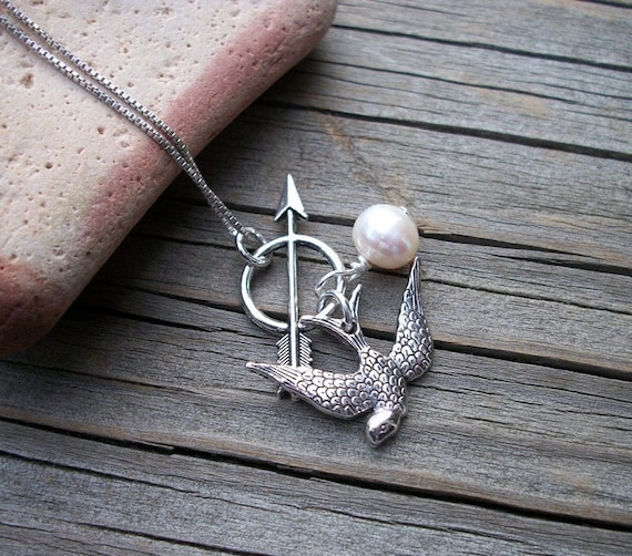 Mockingjay Necklace - Hunger Games Inspired - Katniss Bow & Arrow - Freshwater Pearl