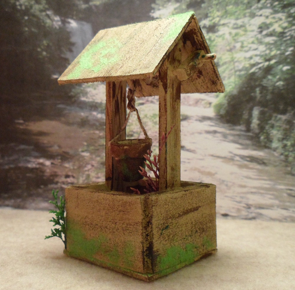 Miniature Farmhouse Wishing Well - Rustic Yard Decor - 1:12 Scale