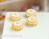 French Sablé Chantilly Marguerite - Cream-Filled Daisy Cookie in 12th Scale - Handmade Dollhouse Miniature Food