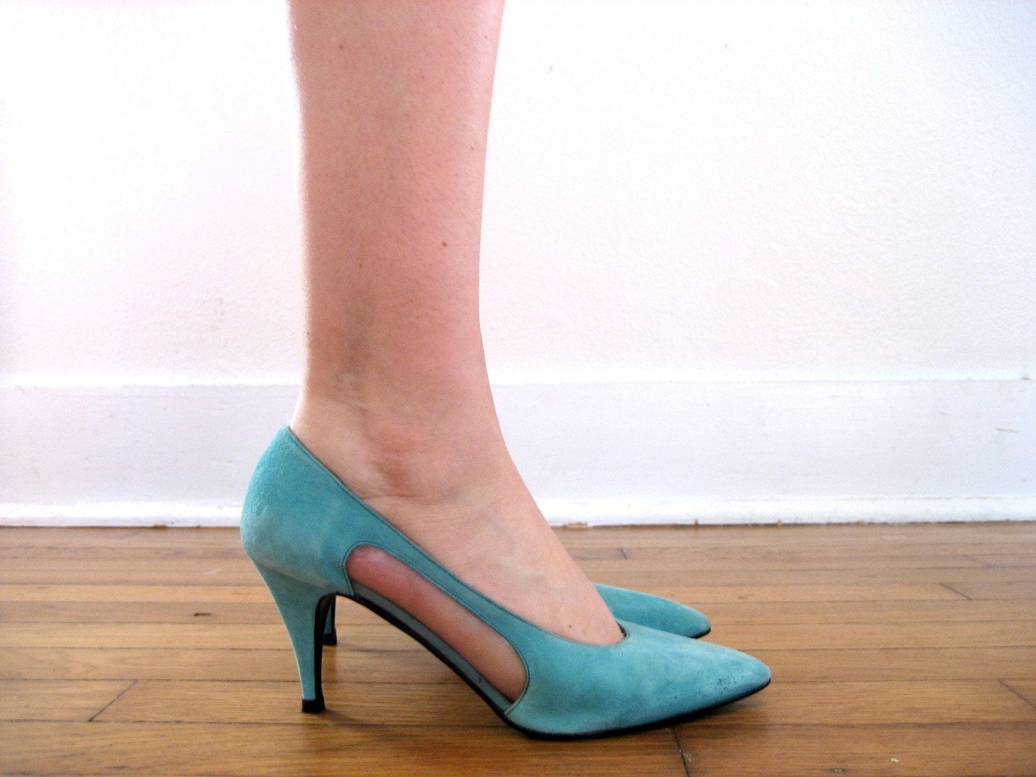 Vintage Cutout Stilettos in Turquoise Suede