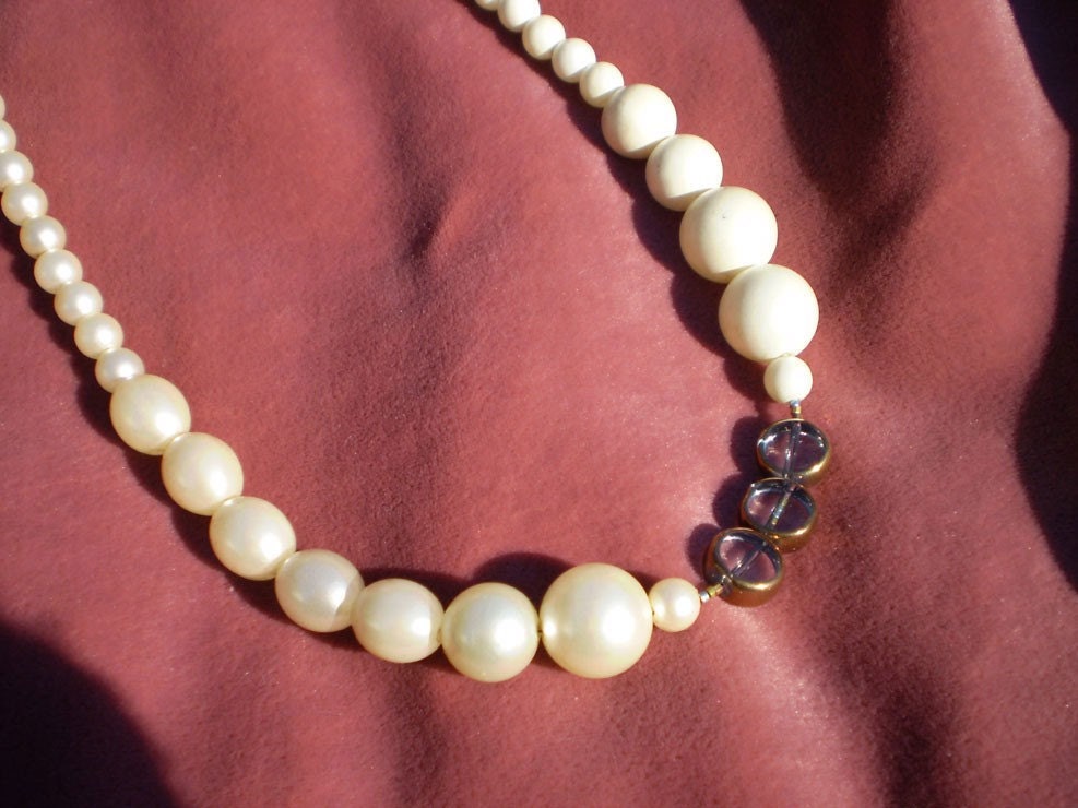 Matte and Shiny Pearl Asymmetrical Necklace