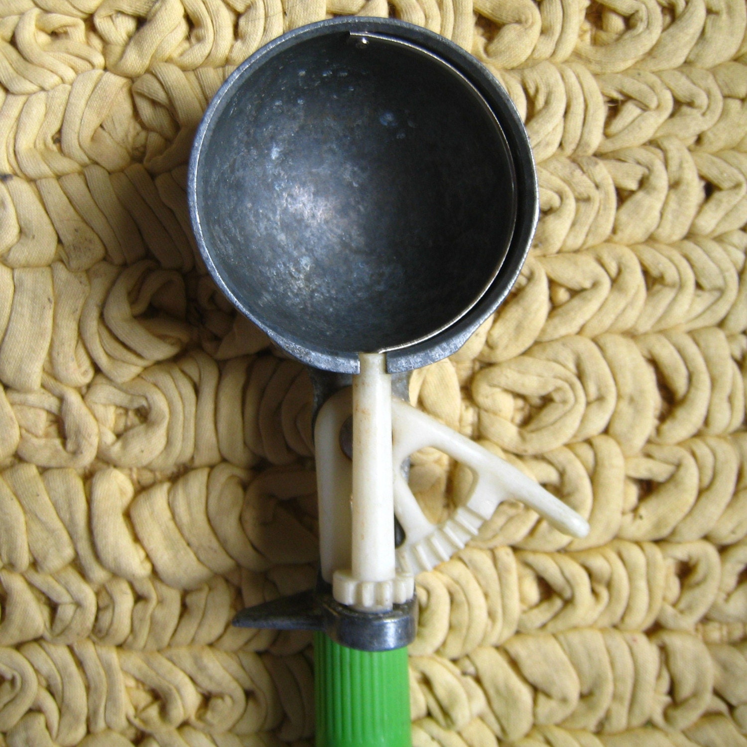 Scoop Me Up - Metal and Plastic Green Ice Cream Scoop