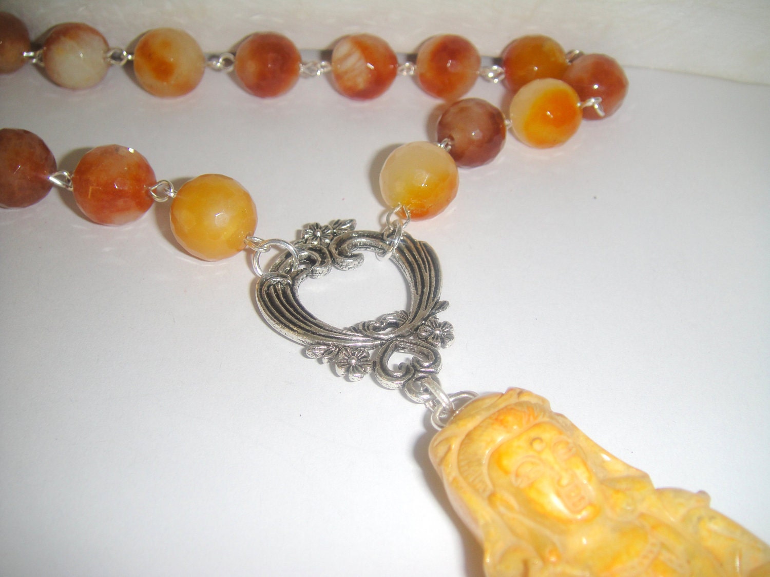 Kwan Yin Goddess of Mercy      (Carved Jade Pendant and Jade Necklace)