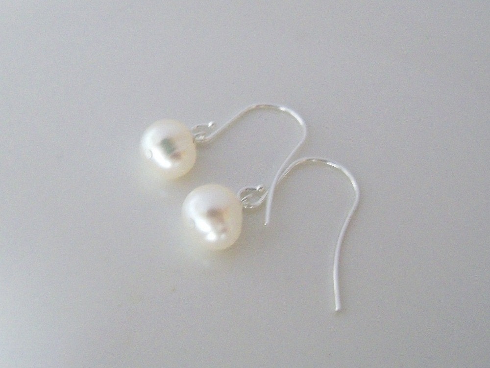 Pearl earrings Freshwater pearl drop earrings on silver plated surgical steel earwires bridesmaid gift