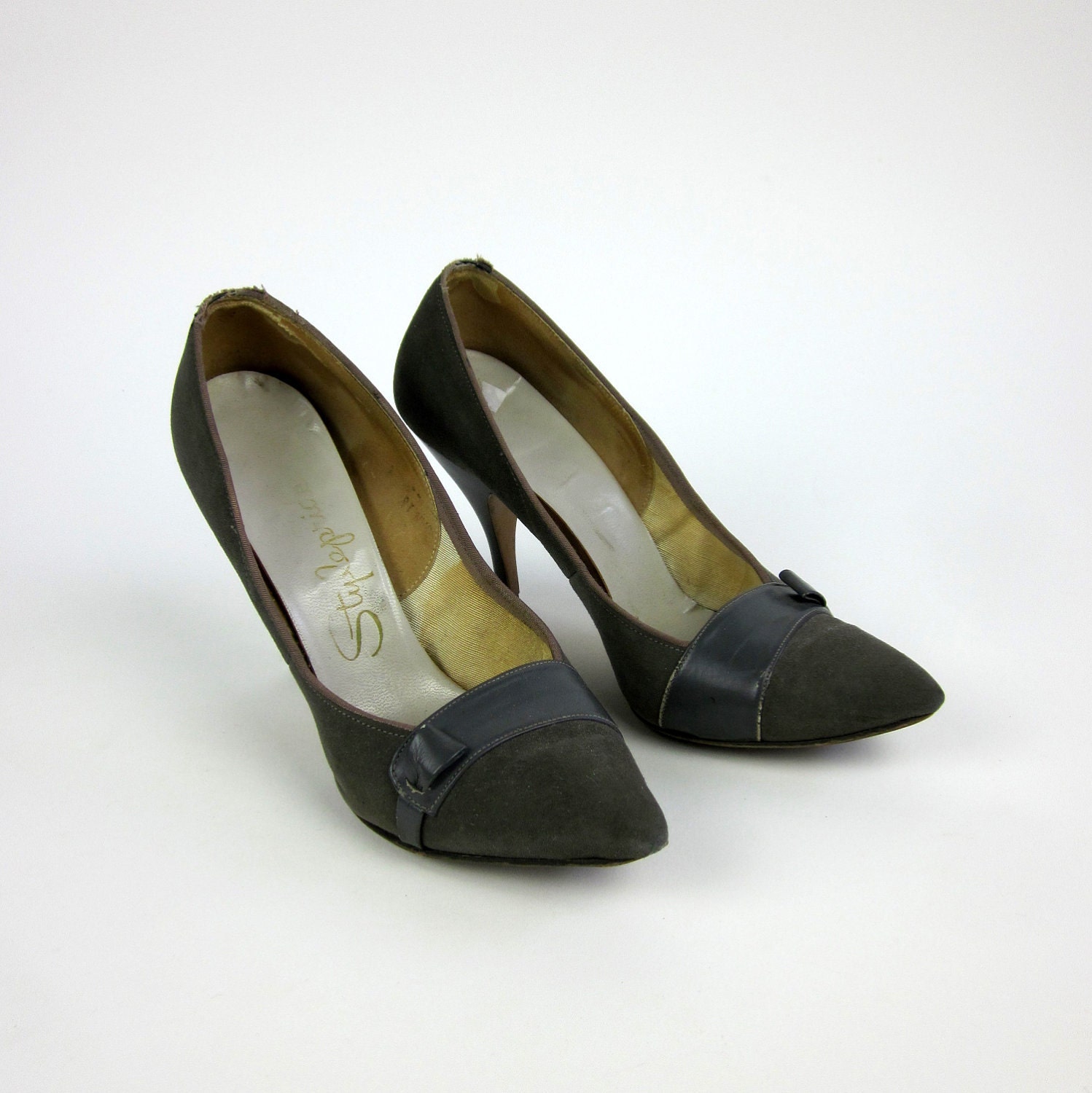 last call clearance // Size 5 Grey Suede Pumps 60s / Vintage Stylepride Pumps
